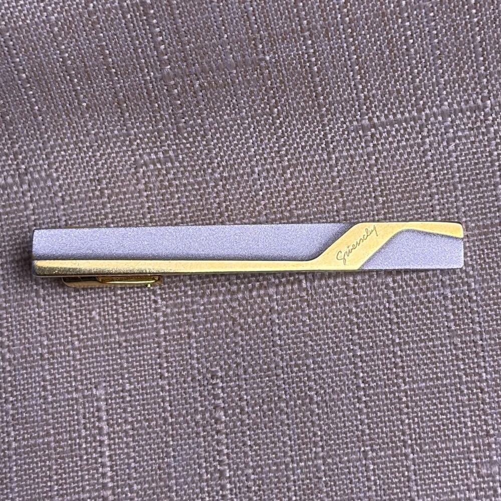 Vintage Authentic Givenchy Paris Scripted Two-Tone 4G Brushed Silver Tie Clip